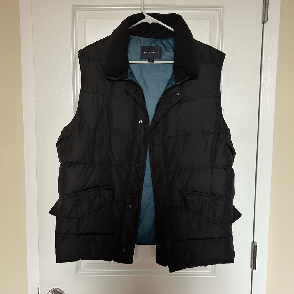Men’s Puffer Vest. Banana Republic Large Black dynamic turquoise lining